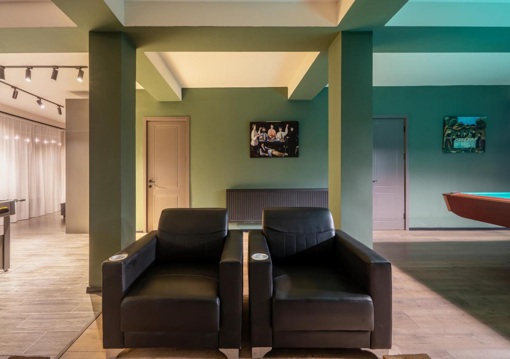 Niabi With Cinema And Billiards *