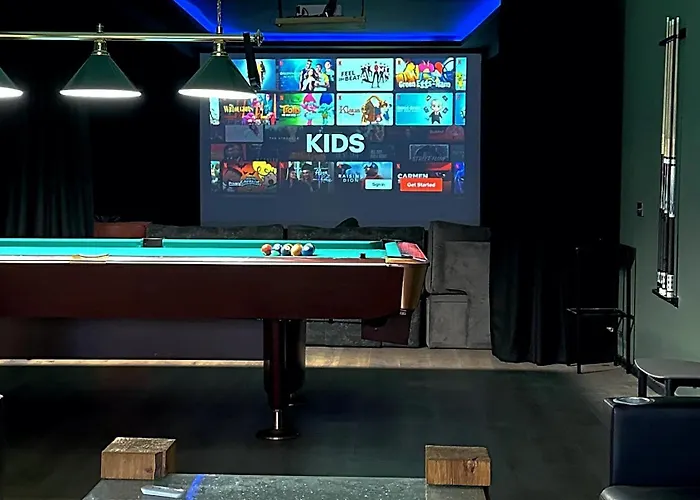 Niabi Apartments With Cinema And Billiards