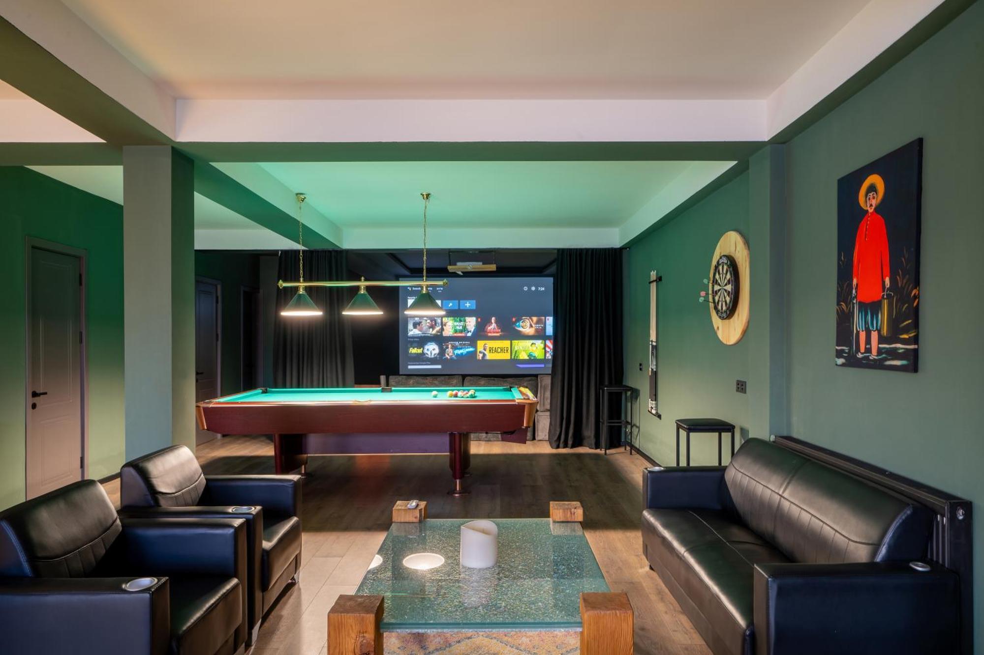 Niabi With Cinema And Billiards Tbilisi
